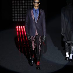 Traje violeta  de Ana Locking otoño/invierno 2018/2019 en la Madrid Fashion Week