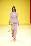 Traje de chaqueta rosa de Ágatha Ruíz de la Prada otoño/invierno 2018/2019 en la Madrid Fashion Week
