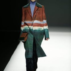 Abrigo estampado de Ángel Schlesser otoño/invierno 2018/2019 en la Madrid Fashion Week