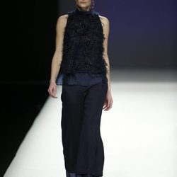 Vestido con plumas de Ángel Schlesser otoño/invierno 2018/2019 en la Madrid Fashion Week