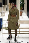 Gabardina verde de Juanjo Oliva otoño/invierno 2018/2019 en la Madrid Fashion Week