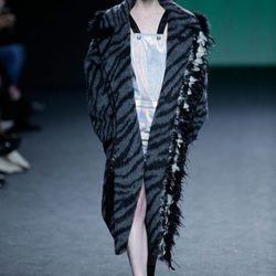 Abrigo animal print de Custo Barcelona colección otoño/invierno 2018/2019 para Madrid Fashion Week