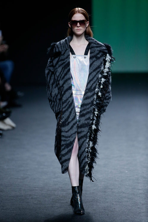 Abrigo animal print de Custo Barcelona colección otoño/invierno 2018/2019 para Madrid Fashion Week