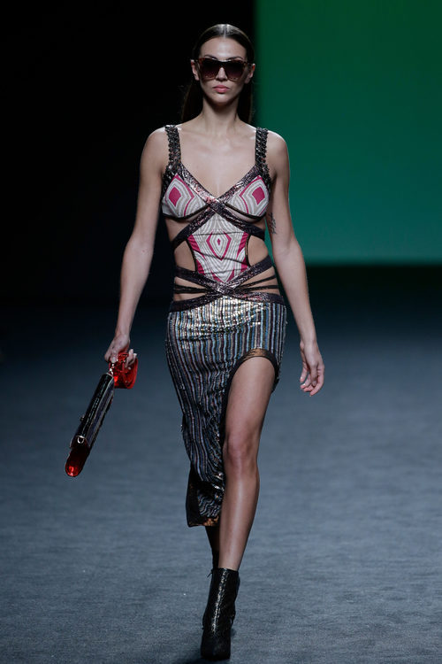 Vestido cropped de Custo Barcelona colección otoño/invierno 2018/2019 para Madrid Fashion Week