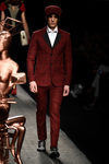 Traje masculino rojo de Ion Fiz colección otoño/invierno 2018/2019 en Madrid Fashion Week