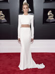 Kristin Cavallari con un traje blanco con transparencias