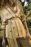 Traje color oro con bordados brillantes dorados de Intropia de su temporada primavera/verano 2018