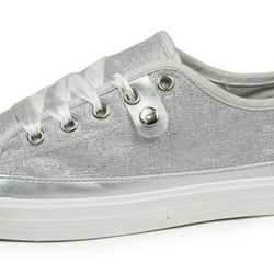 Zapatilla de mujer plateada de la firma Lois temporada primavera/verano 2018