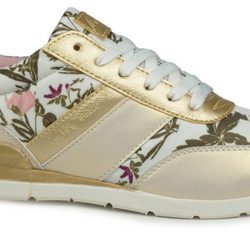 Sneaker en color camel con flores de la firma Lois temporada primavera/verano 2018