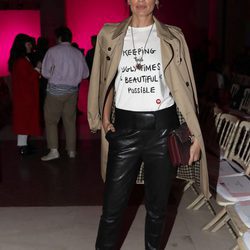 Nieves Álvarez con un look informal en el desfile de Juan Vidal en la Madrid Fashion Week