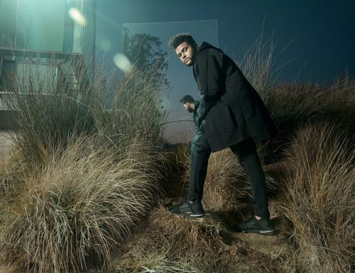 The Weeknd posando con las nuevas zapatillas Ignite Limitless de Puma