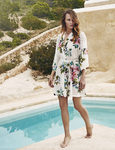 Bata blanca con estampados florales de la colección Promise SS18
