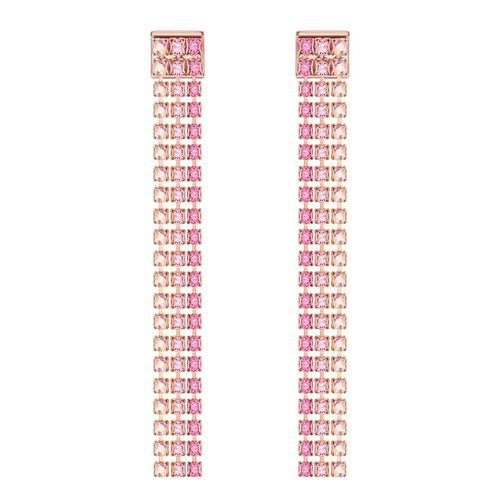 Pendientes largos de brillos rosas de la colección Swarovski primavera/verano 2018