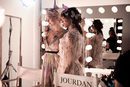 Gargantillas y pendientes dorados de la colección Swarovski primavera/verano 2018