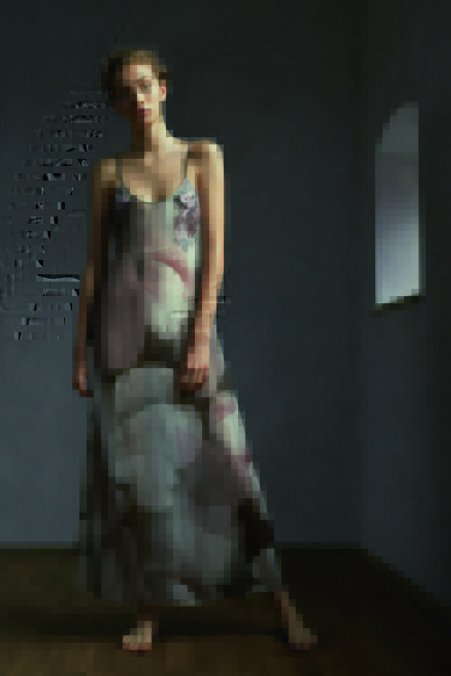 Camisón con estampados abstractos grises de la colección de Oysho primavera/verano 2018