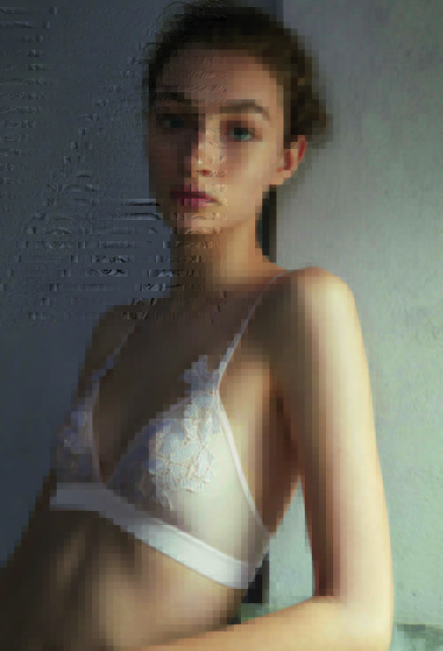 Bralette blanco con estampados de la colección de Oysho primavera/verano 2018