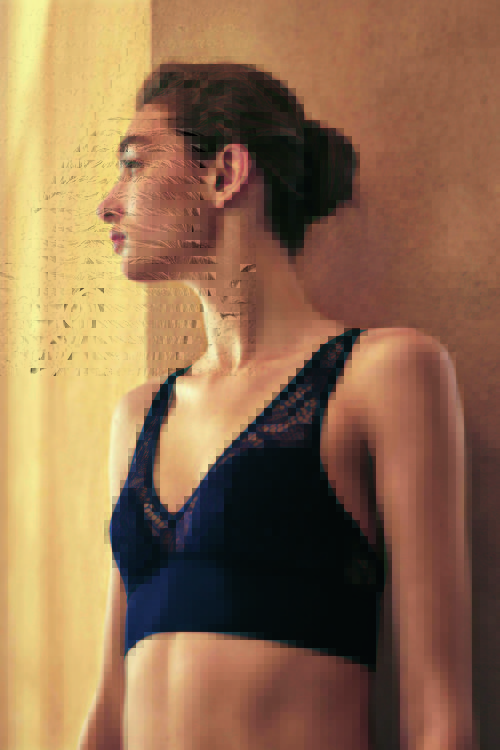 Bralette negro de bordados de la colección de Oysho primavera/verano 2018
