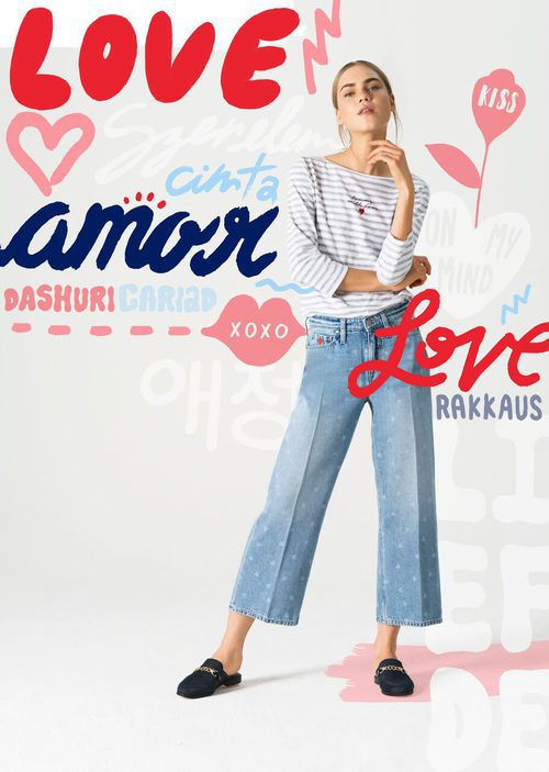 Jeans anchos con corazones all-over de la colección TommyXLove para San Valentín de Tommy Hilfiger