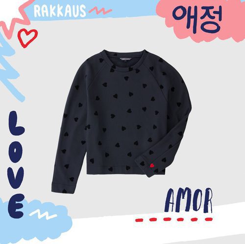 Sudadera negra con estampado de corazones all-over de la colección TommyXLove para San Valentín de Tommy Hilfiger