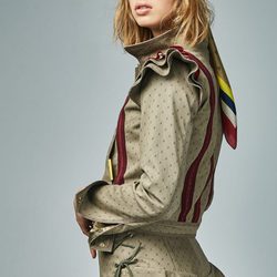 Chaqueta falda de color verde militar de la colección Vendetta Sul Mare de Guts & Love primavera/verano 2018