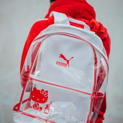 Mochila de plástico transparente de la colección Puma x Hello Kitty