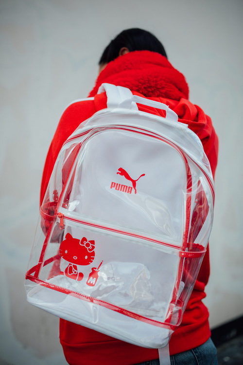 Mochila de plástico transparente de la colección Puma x Hello Kitty