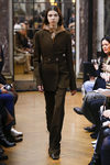 Chaqueta verde militar de la colección otoño/invierno 2018 de Victoria Beckham en la Nueva York Fashion Week