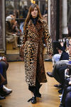 Gabardina de animal print de la colección otoño/invierno 2018 de Victoria Beckham en la Nueva York Fashion Week