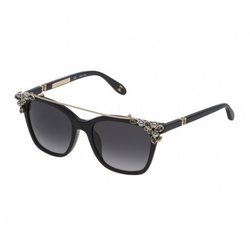 Carolina Herra presenta su nuevo modelo de gafas en color negro con el clip-on en dorado y tonos plateados 2018