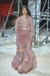 Vestido de gasa patchwork rosa y blanco de la colección Calvin Klein otoño 2018 en la Nueva York Fashion Week