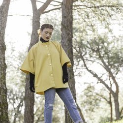 Capa amarilla pastel de la colección A capa y Espada de Invierno 2018