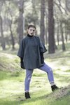 Capa azul oscuro de la colección A capa y espada de Invierno 2018