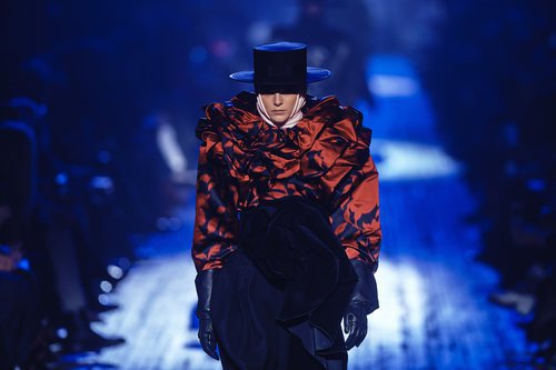 Blusa roja con volantes de Marc Jacobs para otoño 2018 en la Nueva York Fashion Week