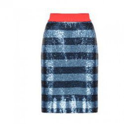 Falda a rayas azules con la cinturilla roja de Pinko Primavera/Verano 2018