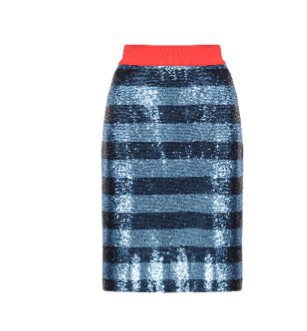 Falda a rayas azules con la cinturilla roja de Pinko Primavera/Verano 2018