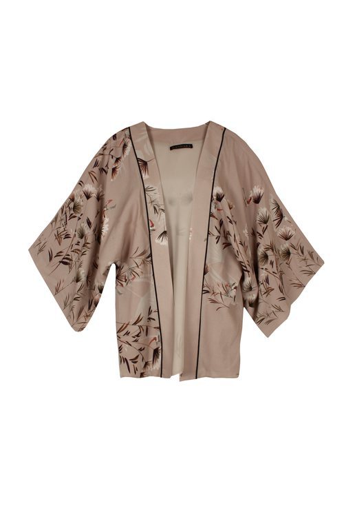 Kimono con estampado floral en tonos nude de la colección de Dándara 2018