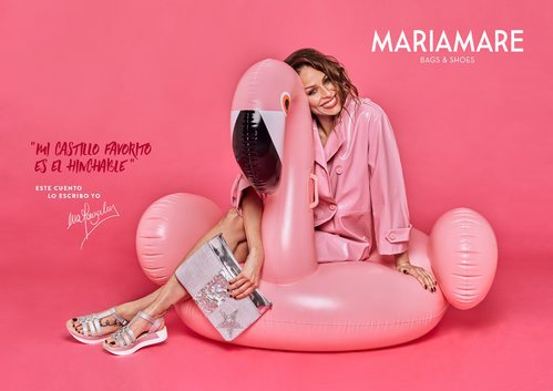 Eva González posa con unas sandalias plateadas para la colección de Mariamare primavera/verano 2018