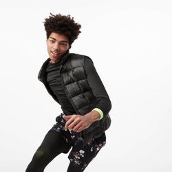 Chaleco acolchado negro y shorts estampados de la colección Asos 4505 de Asos activewear