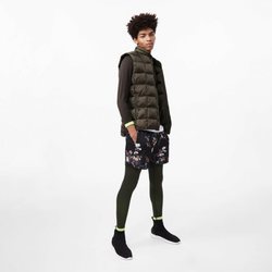 Chaleco acolchado verde con camiseta marrón de la colección Asos 4505 de Asos activewear