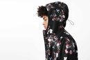 Sudadera negra con estampados florales de la colección Asos 4505 de Asos activewear