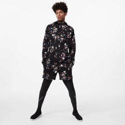 Chándal corto negro con estampados florales de la colección Asos 4505 de Asos activewear