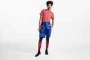 Camiseta roja y short azul marino de la colección Asos 4505 de Asos activewear