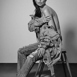 Emily Ratajkowski con un look tejano en la Nueva Campaña de DL 1961- 2018