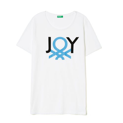Camiseta blanca con mensaje de United Colors Of Benetton de la colección para primavera/verano 2018