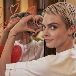 Cara Delevingne nueva imagen de las zapatillas Puma Suede Bow Valentine 2018