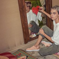 Nuevo modelo de zapatillas Puma Suede Bow Valentine con Cara Delevingne