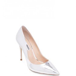 Tacón plateado de la firma de Steve Madden 2018