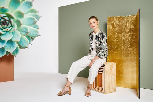 Pantalón ancho combinado con chaqueta de la colección primavera/verano 2018 de Trucco