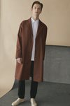 Gabardina marrón de hpmbre de la colección de COS-Paperbase primavera/verano 2018