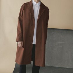 Gabardina marrón de hpmbre de la colección de COS-Paperbase primavera/verano 2018